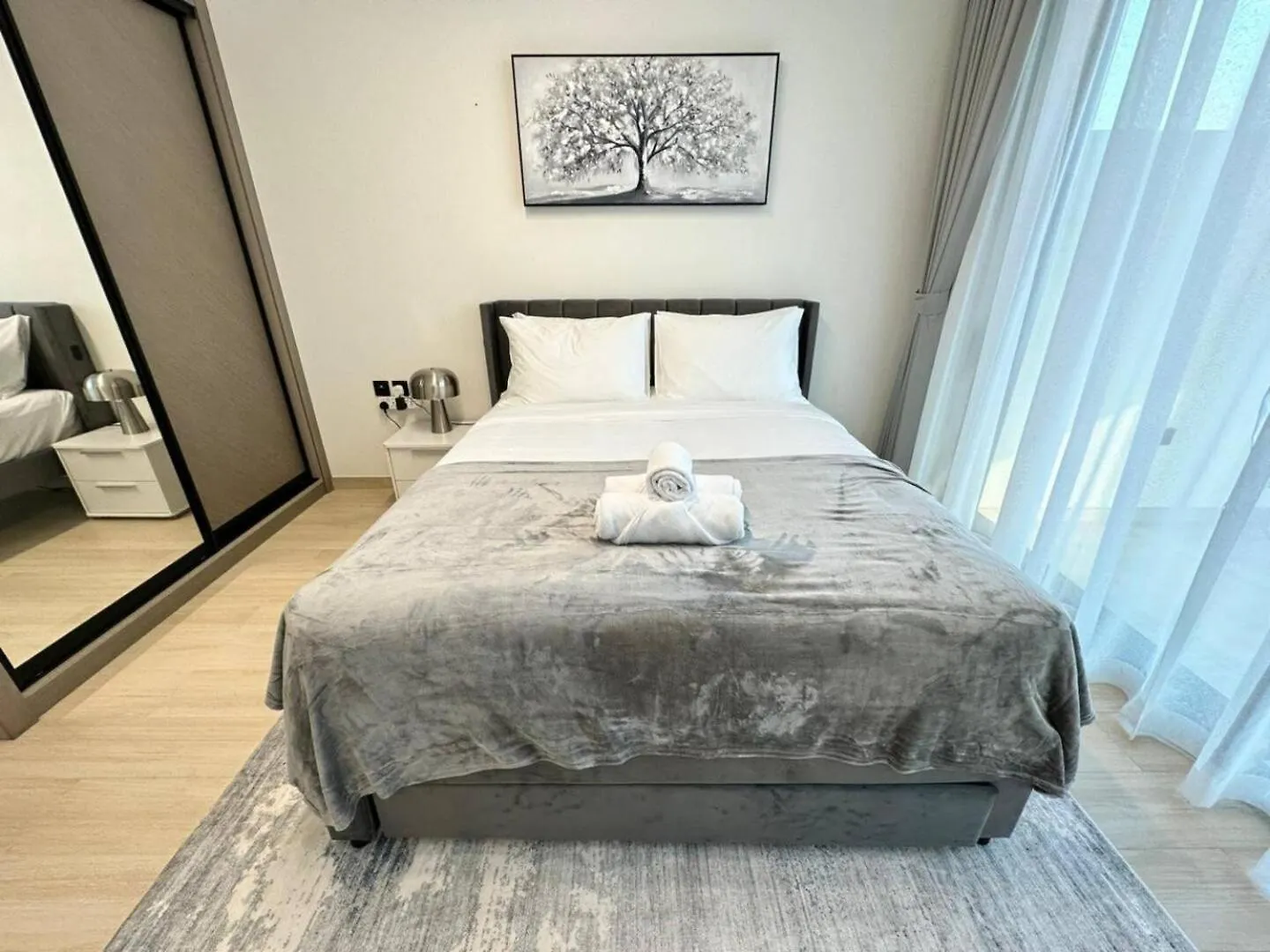 Roomy 1 Bedroom Apartment With Pool View Dubai
