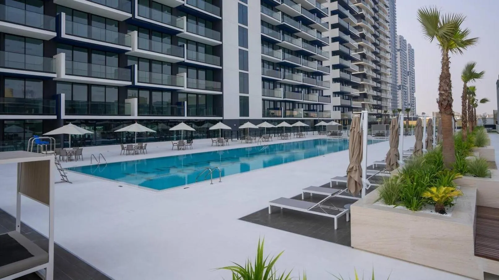 Roomy 1 Bedroom Apartment With Pool View Dubai United Arab Emirates