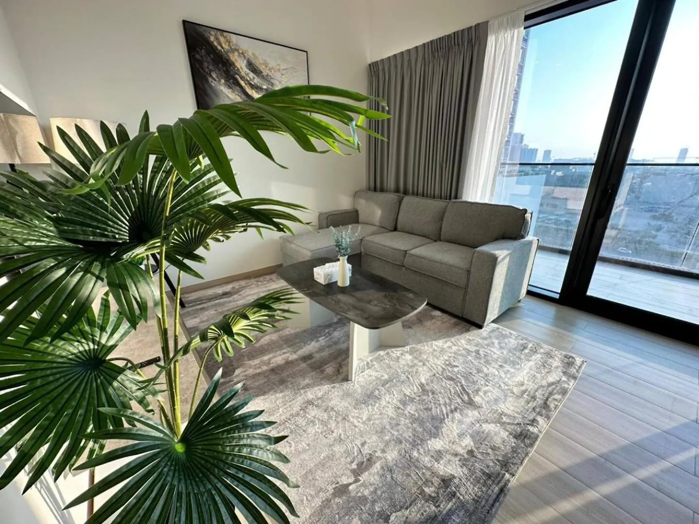 Roomy 1 Bedroom Apartment With Pool View Dubai